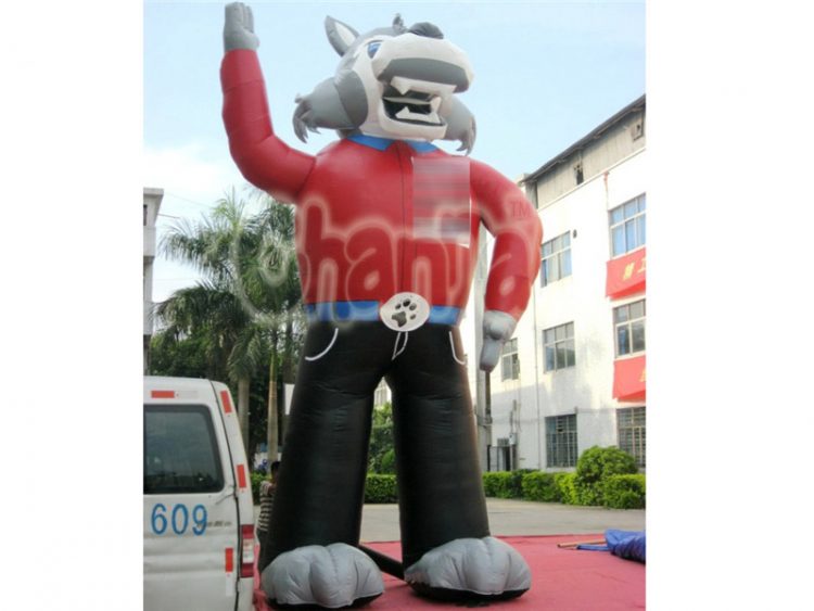 giant inflatable wolf model